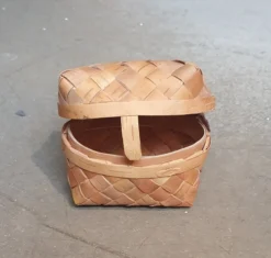 Liten koffert i näver