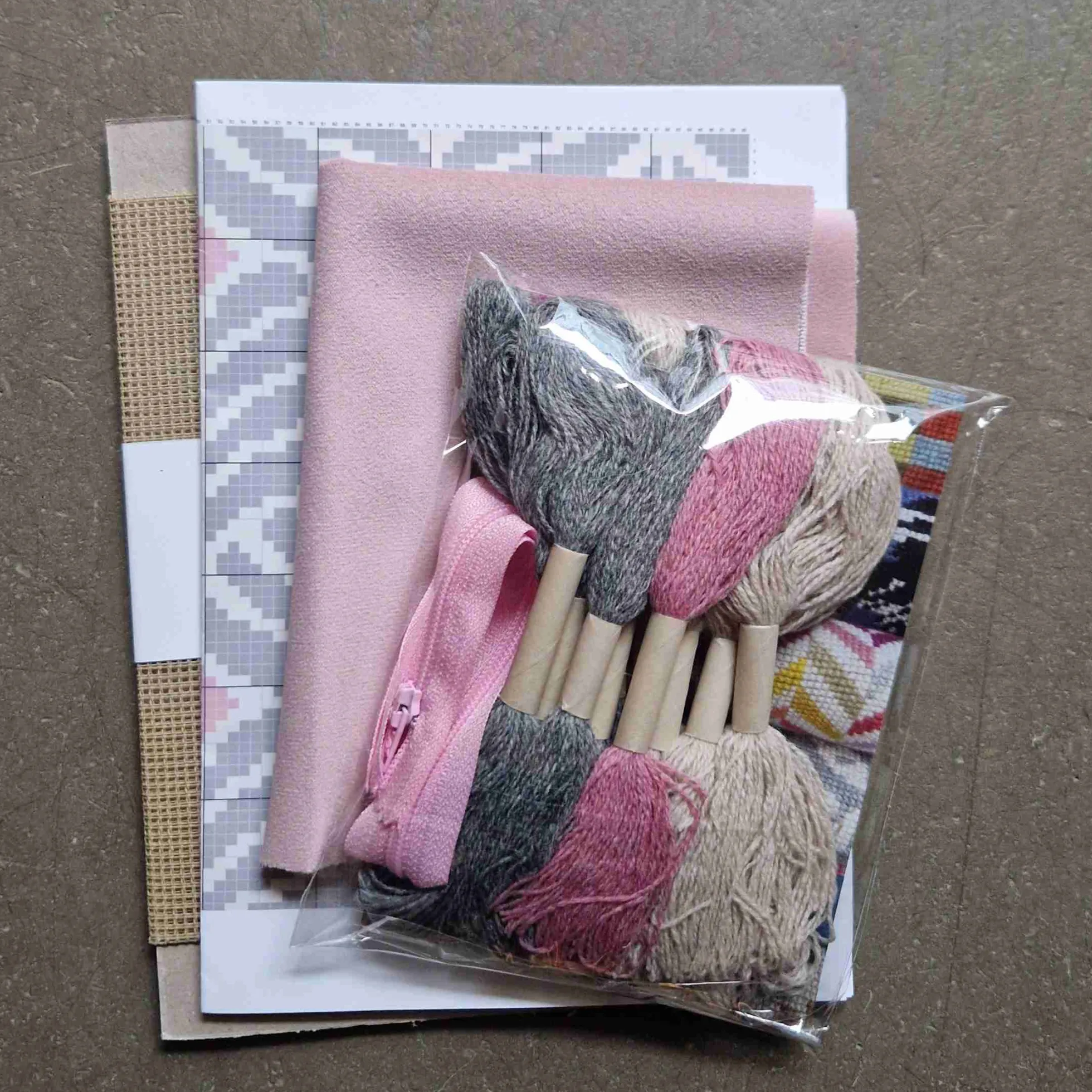 Lucca, broderikit börs