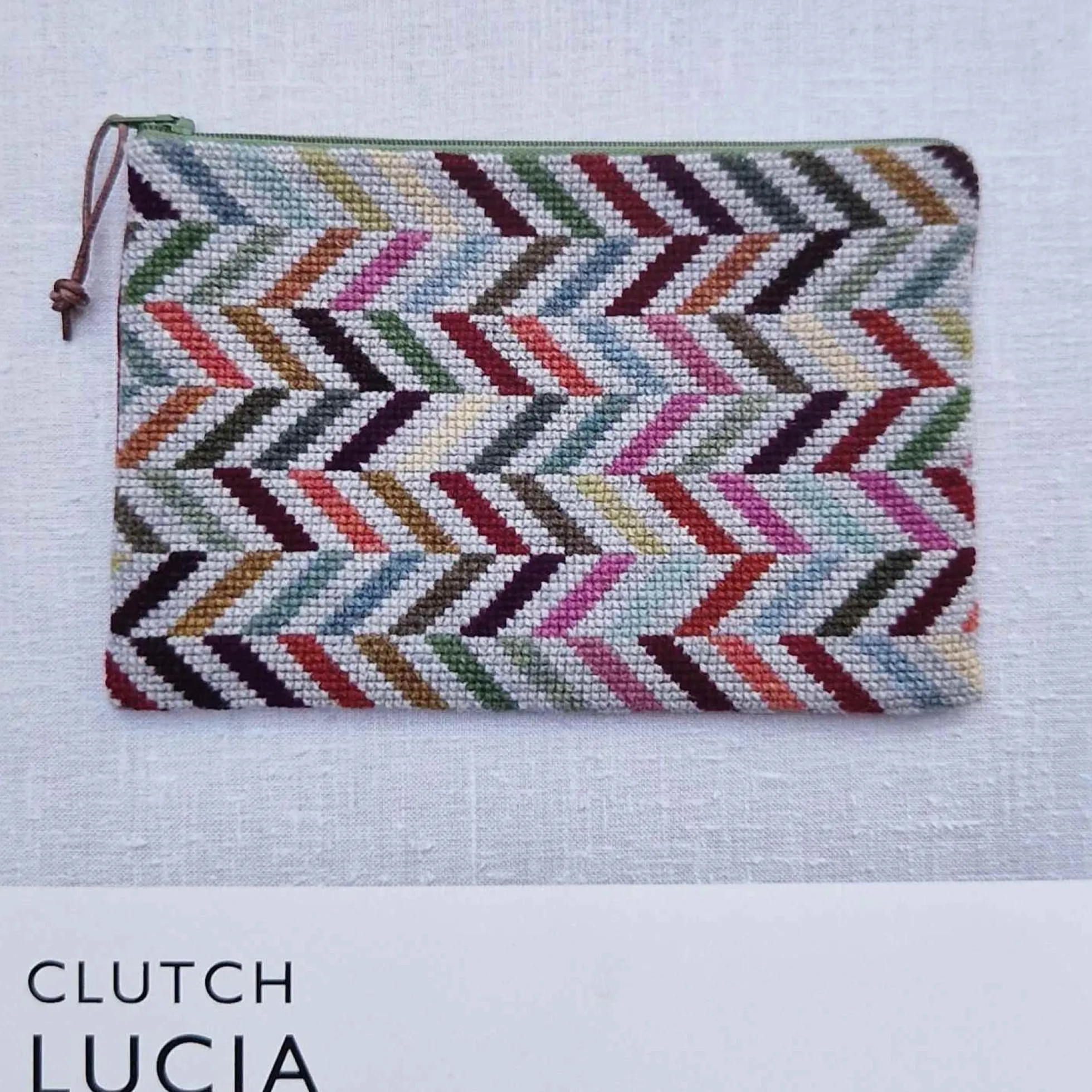 Lucia, broderikit börs