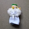 Lucia med vitt fårskinn