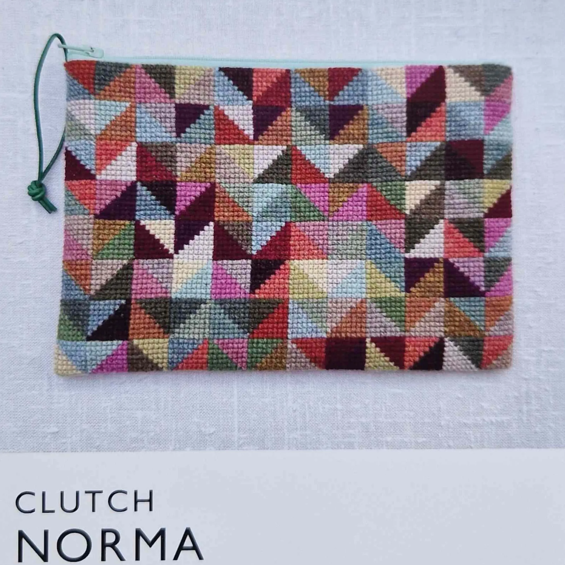 Norma, broderikit börs