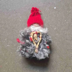 Pälstomte med halmhjärta