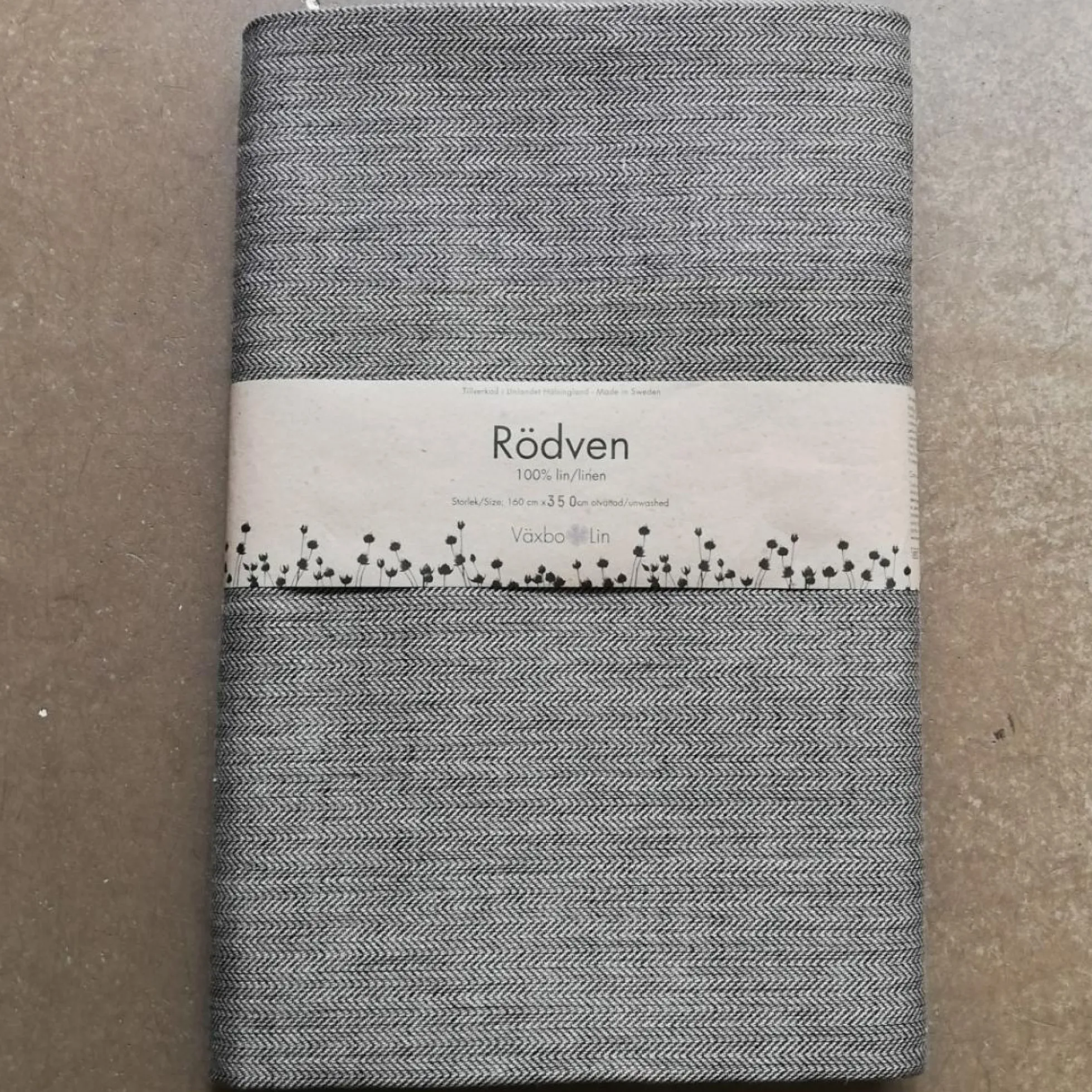 Rödven, svart duk
