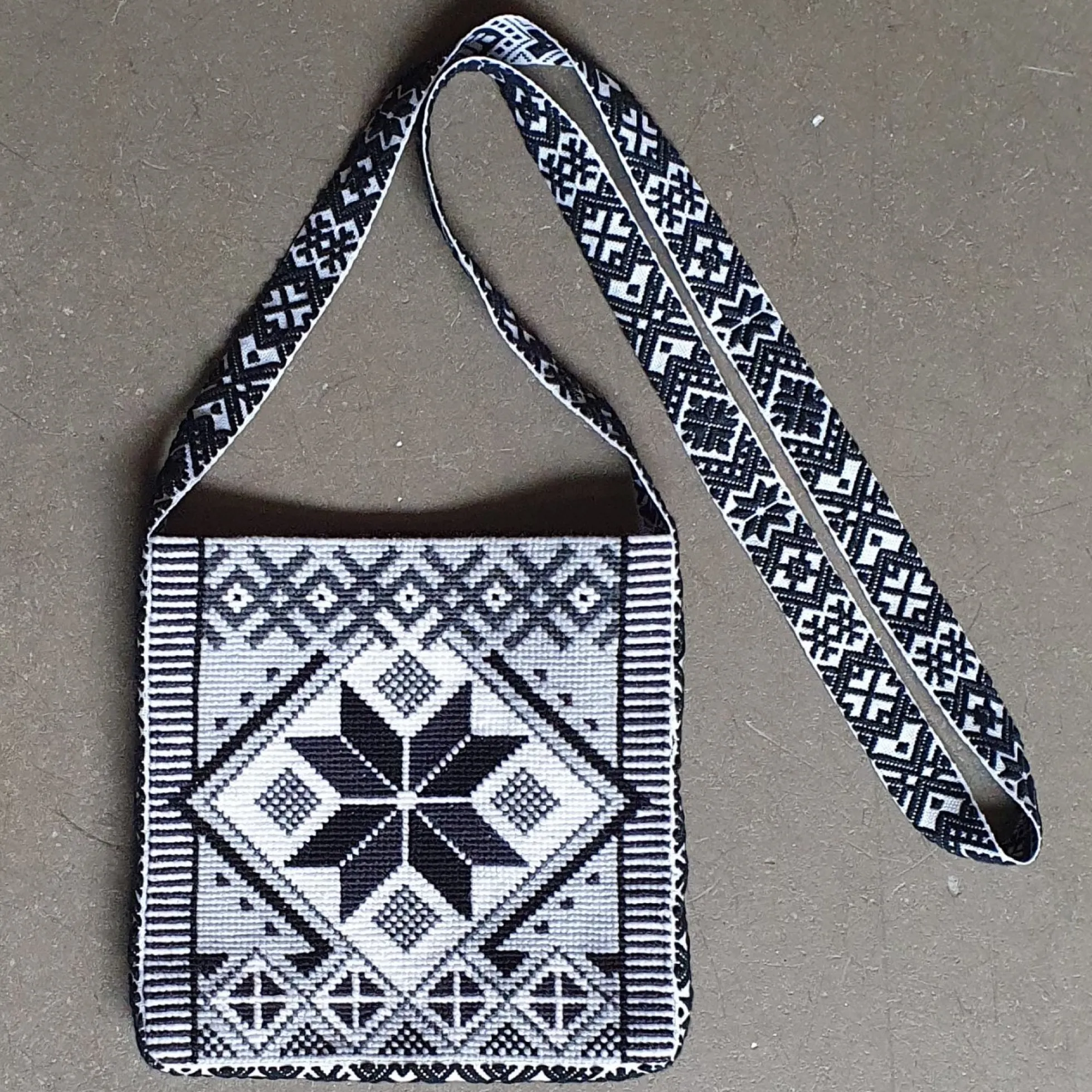 Stjärnväska svart, broderikit