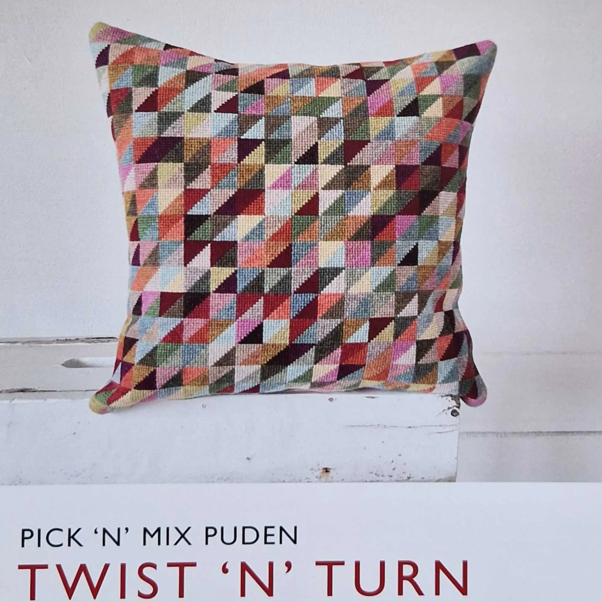 Twist n Turn, broderikit kudde